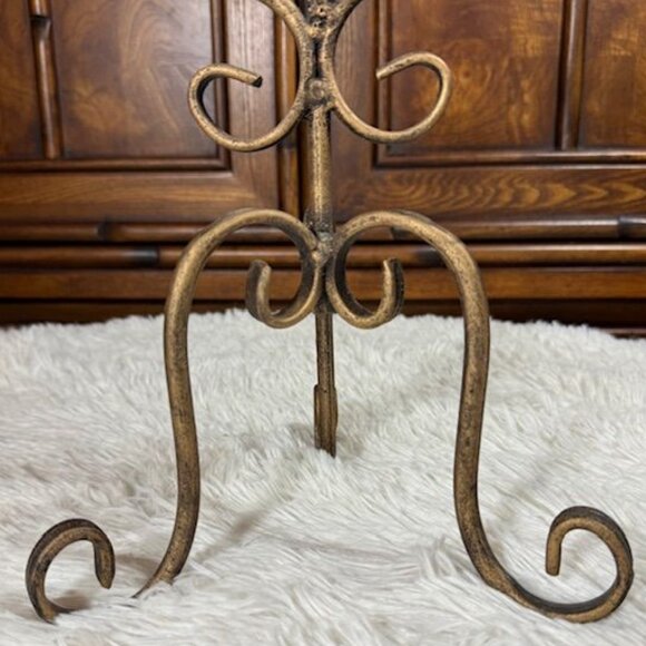 NWOT Baroque Leaf Metal Antiqued Bronze Finished Candle Holder - Picture 9 of 12